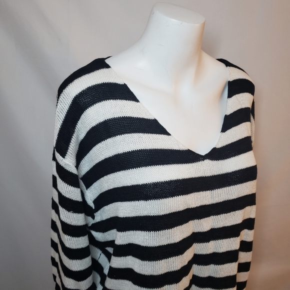 Chicos black & white stripe top 100% linen knit top - Picture 2 of 8